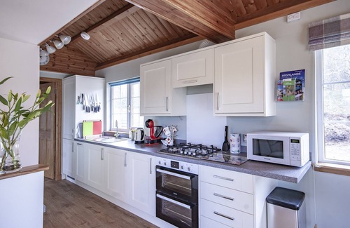 Elgin Cabin | Peaceful, relaxing lodge for 2 set in countryside