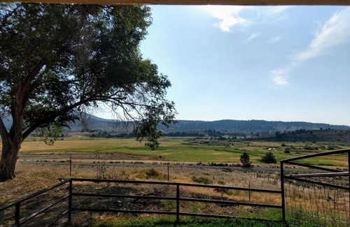 Drewsey Cabin | Peaceful, Remote Cabin + Epic Stargazing + Stunning Malheur River View