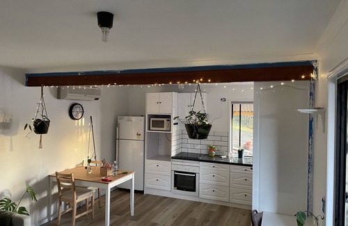Sinnamon Park Apartment | Peaceful Renovated Unit