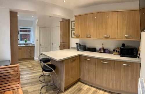 Chester House | Peaceful renovated home, fab location, pet friendly, garden & parking sleeps 5
