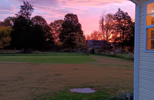 Bronston House | Peaceful rental near Conley Bottom & Burnside