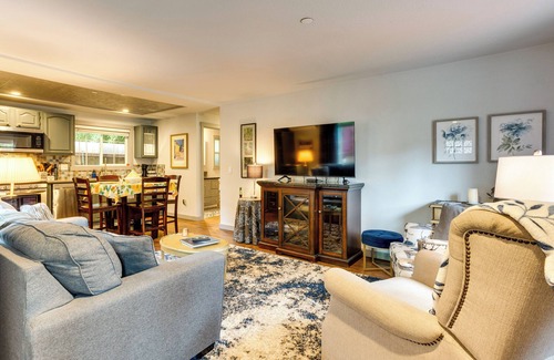 Maple Heights-Lake Desire Cottage | Peaceful Renton Retreat w/Hot Tub Access!