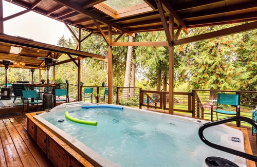 Maple Heights-Lake Desire Cottage | Peaceful Renton Retreat w/Hot Tub Access!
