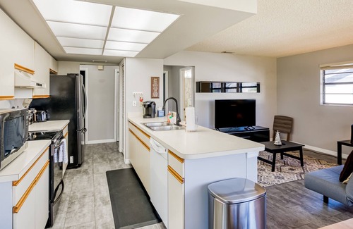 Riviera Beach House | Peaceful residential retreat with golf course views, screened lanai, & home gym