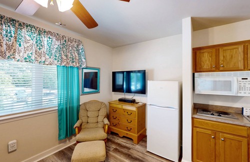 Huddleston Apartment | Peaceful resort studio with shared pool, hot tub, beach, game room & lake access