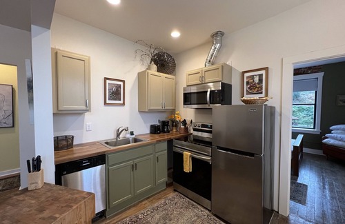 Colfax Apartment | Peaceful Retreat Above Fine Art Gallery in the Palouse