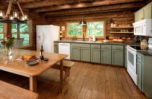 Sylva Cabin | Peaceful Retreat! Amazing Views, Hand Built Log Cabin, Hot Tub and Fire Pit