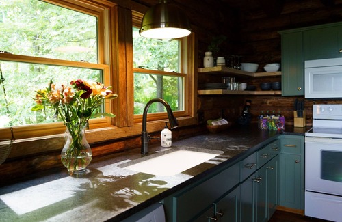 Sylva Cabin | Peaceful Retreat! Amazing Views, Hand Built Log Cabin, Hot Tub and Fire Pit