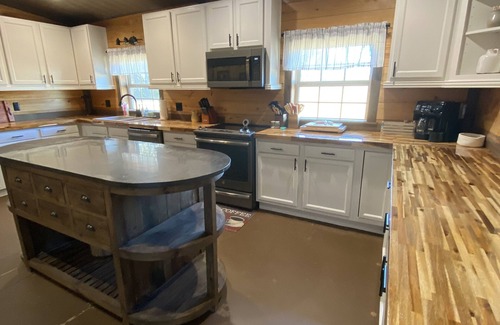 Russellville Cabin | Peaceful Retreat! Cozy Lodge with Scenic Views, Patio, Fire Pit.