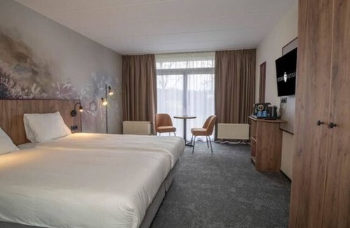Zeegse Hotel | Peaceful Retreat: Cycling, Nature Trails, Sauna and Indoor Pool - 2 Units