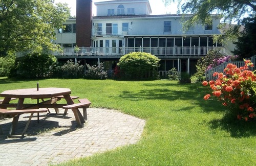 West Newbury House | Peaceful retreat for stays of 14 days and more. Panda room