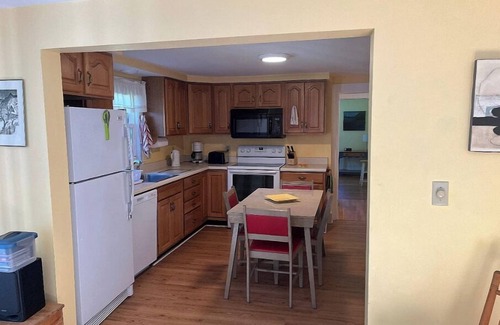 Yarmouth House | Peaceful retreat in central Yarmouth, walking distance to Main Street.