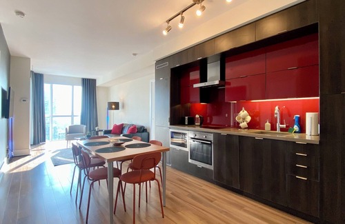 Toronto Entertainment District Apartment | Peaceful Retreat in Downtown