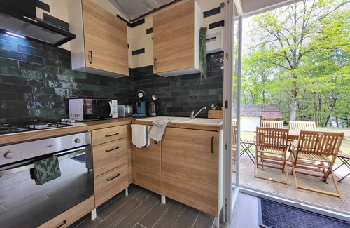 La Coquille Apartment | Peaceful retreat in lakeside cottage