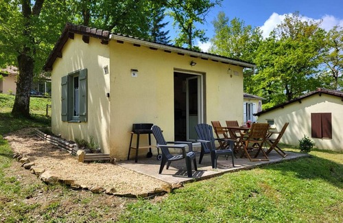 La Coquille Apartment | Peaceful retreat in lakeside cottage