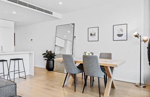 Glen Iris Apartment | Peaceful Retreat in Leafy inner-city suburb