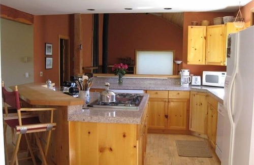 Hailey House | Peaceful Retreat Minutes from Skiing. Views, Spacious,Trails