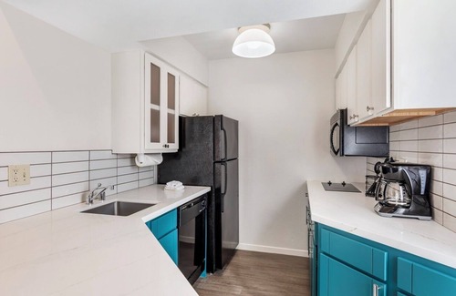 Chatsworth Hotel | Peaceful Retreat Near Van Nuys Golf Course w/Poolside Views - 4 Units