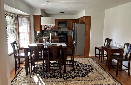 Springfield House | Peaceful Retreat near Medical Mile in Springfield