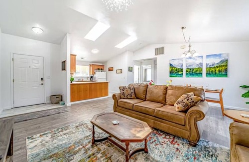 Bayview House | Peaceful retreat near the redwoods, ocean, and golf course!