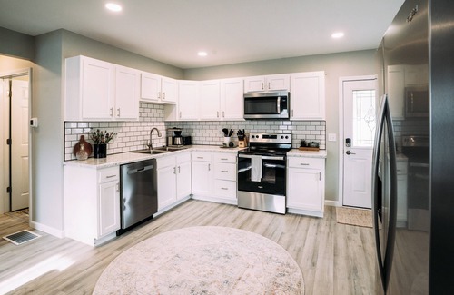 Evansville House | Peaceful Retreat w/Backyard-3BR-Free Parking