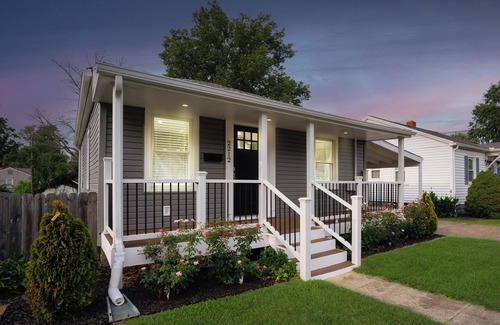 Evansville House | Peaceful Retreat w/Backyard-3BR-Free Parking