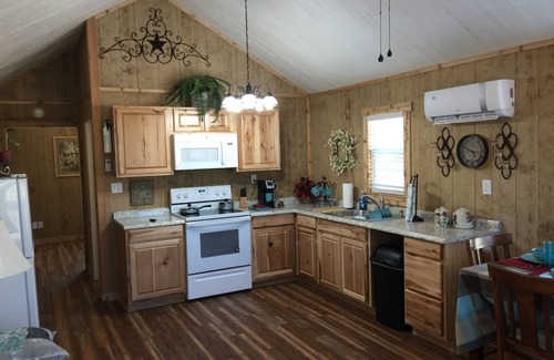 Ingram Cabin | Peaceful River Cabin #1- Paradise River Bend