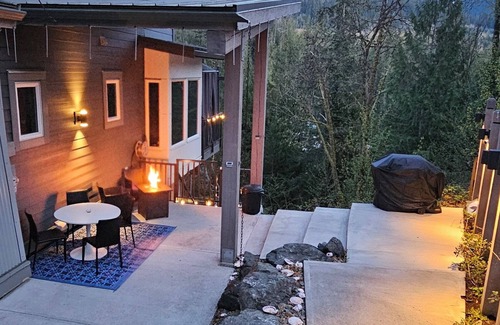 Sardis Apartment | Peaceful River Guest Suite - Forests, Mountains, Hiking, River, Fishing, Explore