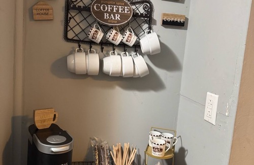 Monte Rio House | Peaceful River Retreat – Vintage Cottage 2 Blocks from Russian River