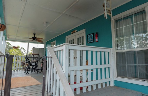 Shoreline Park House | ✨🚣PEACEFUL RIVERFRONT COTTAGE | SLEEPS 7 W/W+D❤
