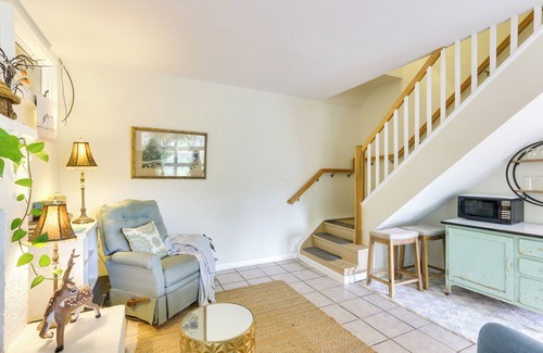 Berryville Apartment | Peaceful Riverfront Retreat w/Yoga & Art Studio!