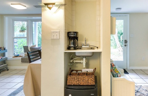 Berryville Apartment | Peaceful Riverfront Retreat w/Yoga & Art Studio!