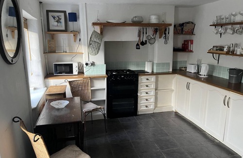 Bedwas Trethomas & Machen House | Peaceful Riverside Cottage in Machen, Caerphilly