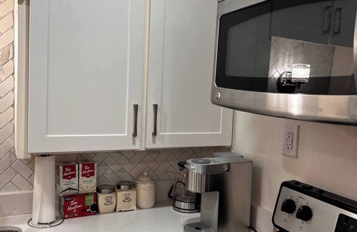 Bancroft House | Peaceful Riverside Park Cottage in the town of Bancroftnfree parking/fireplace