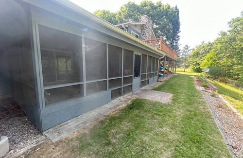 Shawano House | Peaceful riverside retreat nestled along the picturesque Wolf River