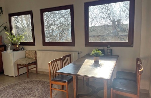 Csatarka Cottage | Peaceful romantic cottage house with garden in Budapest hills