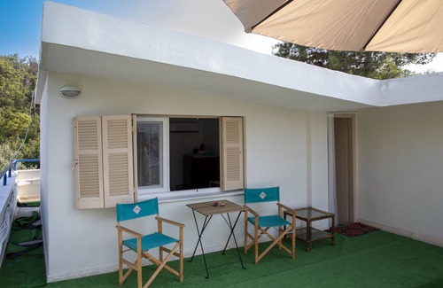 Agia Triada House | Peaceful roof apartment 3 min from the beach!