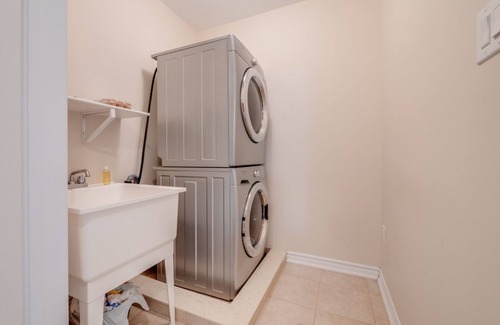 Halton Regional Municipality House | Peaceful Room - catchup on sleep & freshen up! Great location along 401 Highway