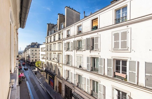 Quartier de Rochechouart Apartment | Peaceful room for 2 people - Sacré-Cœur