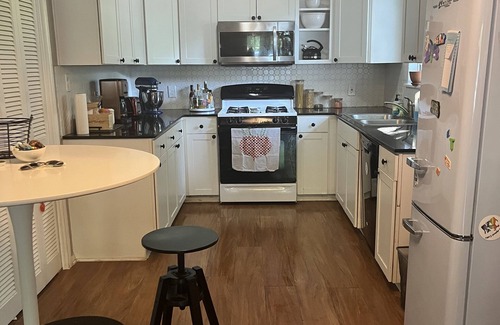Johnston Terrace House | Peaceful Room in East Austin Home nQueen sized bed, full bath and work space