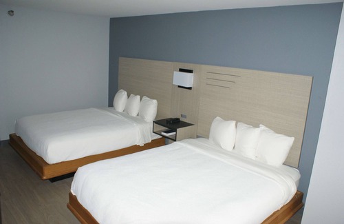 Van Buren Hotel | Peaceful Room Perfect for Relaxing Getaway | Non Smoking | Pool Access