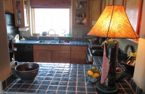 Taos House | Peaceful & Roomy - Very close walk (5 Blk) to Historic Plaza dining & shopping