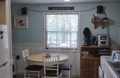 Votaw Cabin | Peaceful rural cottage on small private lake