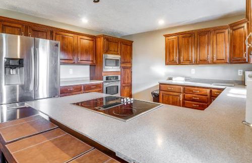 Russell Springs House | Peaceful Russell Springs Home with Fire Pit and Pond!