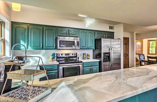 Russellville Cabin | Peaceful Russellville Cabin Close to Lakes!