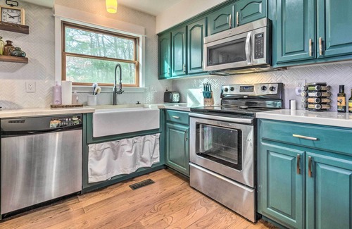 Russellville Cabin | Peaceful Russellville Cabin Close to Lakes!