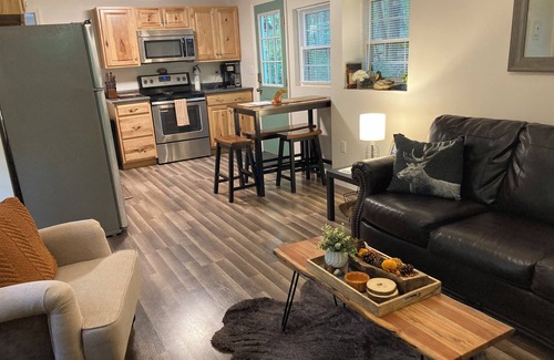 Tafton Cottage | Peaceful Seasonal Wooded Nature Cottage close to everything