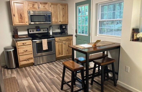 Tafton Cottage | Peaceful Seasonal Wooded Nature Cottage close to everything