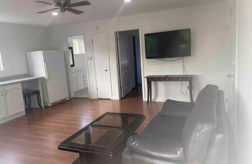 Weibel House | Peaceful single bedroom private suiten