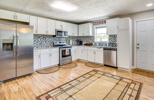 Lyons House | Peaceful Somerville Home w/ Gazebo - 5 Mi to Lake!